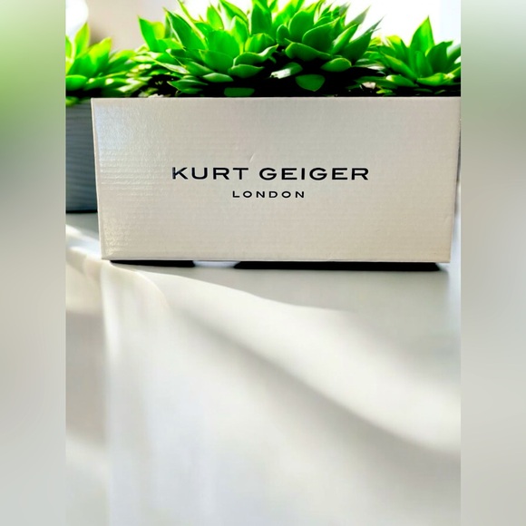 Kids Kurt Geiger Flip Flop Sandal - Picture 2 of 3